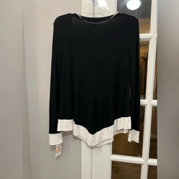SALE 2/$20 INC Black & white Long Sleeve Tunic w/hankerchief hem - Picture 2 of 6